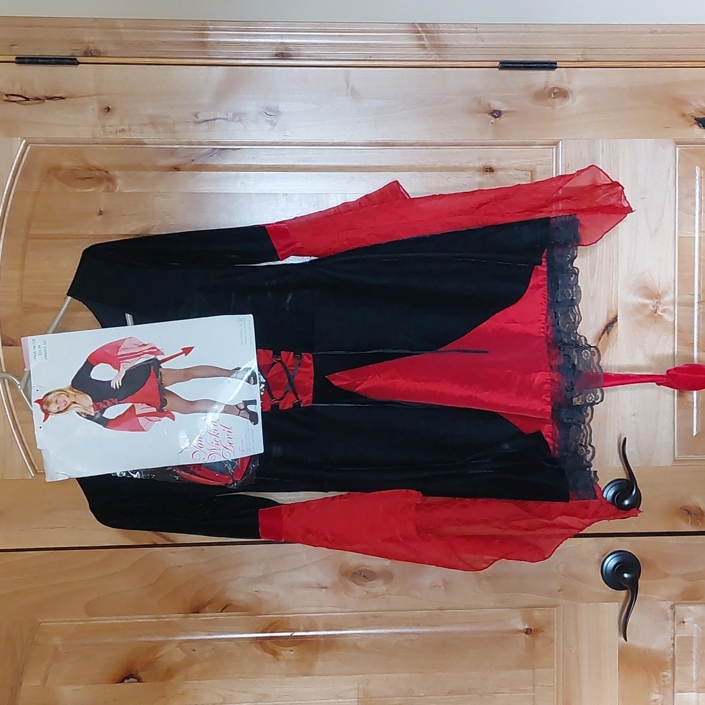 Woman's Devil costume - NWT